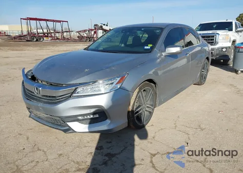 2016 Honda Accord Touring z USA, uszkodzony, nr VIN 1HGCR3F90GA008017